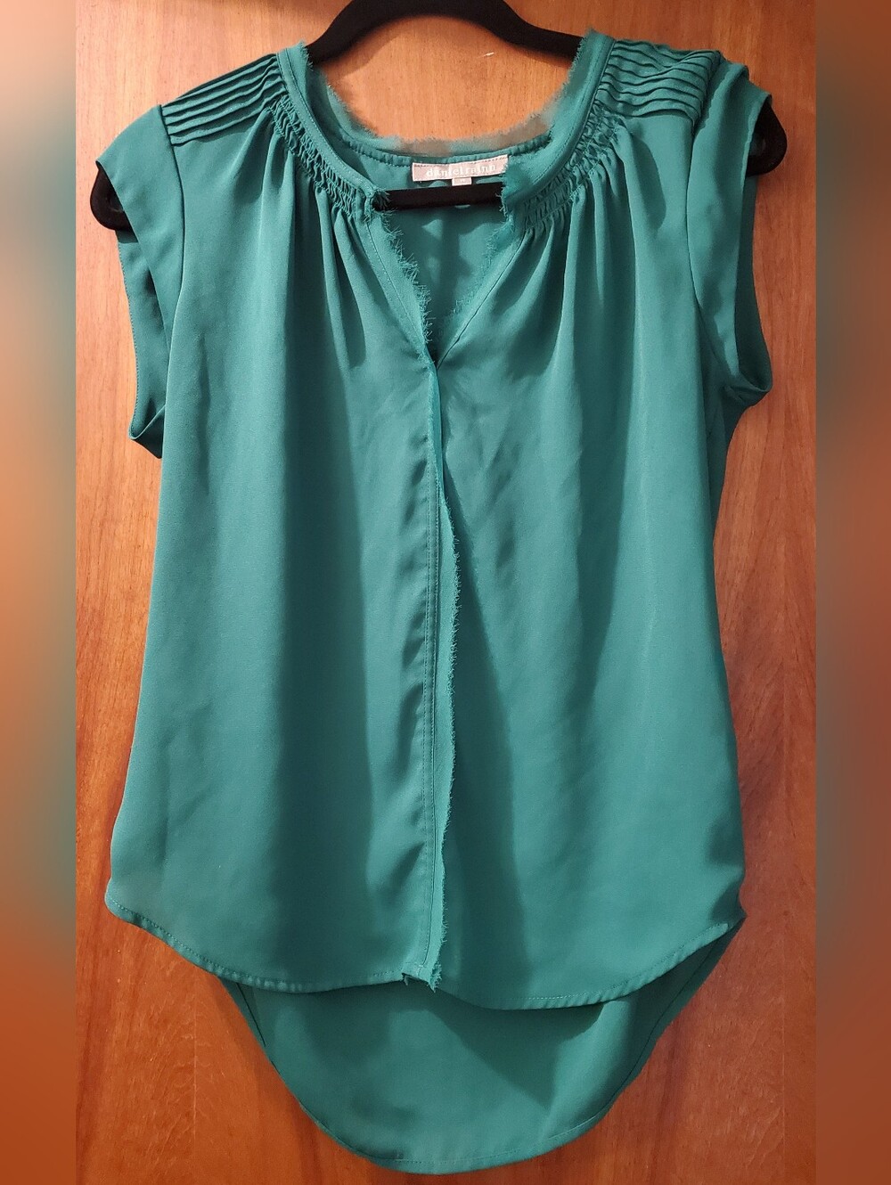 Daniel Rainn Green Cap-Sleeve V-Neck Blouse